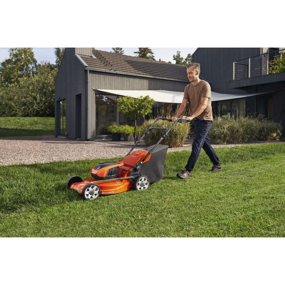 Газонокосарка Акумуляторна Husqvarna LC 142i (без АКБ та ЗП) 9705418-01
