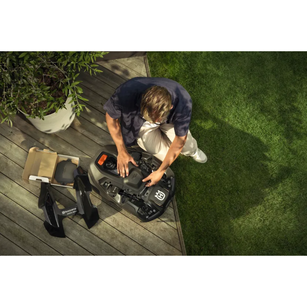 Газонокосарка-Робот Husqvarna AM 405XE NERA з системою EPOS™ (до 900 м²) 9707741-55